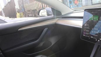 TESLA Model 3 Standard Range Plus Saloon 4dr Electric Auto RWD (241 bhp)