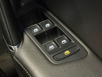 VOLKSWAGEN GOLF 2.0 TSI BlueMotion Tech R Estate 5dr Petrol DSG 4MOTION Euro 6 (