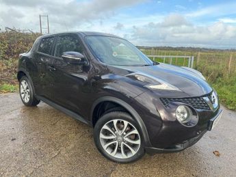 Nissan Juke 1.6 Tekna SUV 5dr Petrol XTRON Euro 5 (117 ps)