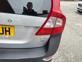 VOLVO XC70 2.4 D5 SE Lux Estate 5dr Diesel Geartronic AWD Euro 5 (215 ps)