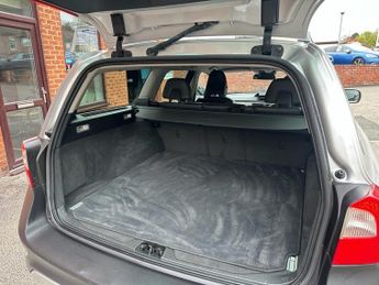 VOLVO XC70 2.4 D5 SE Lux Estate 5dr Diesel Geartronic AWD Euro 5 (215 ps)