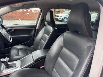 VOLVO XC70 2.4 D5 SE Lux Estate 5dr Diesel Geartronic AWD Euro 5 (215 ps)