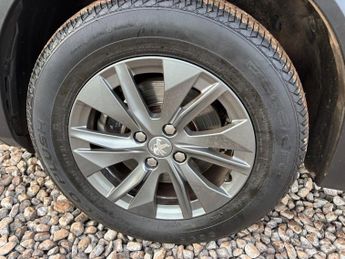 PEUGEOT E-2008 E-2008 100KW 50 KWH ALLURE (11KC) ELECTRIC