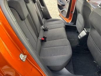 PEUGEOT E-2008 E-2008 100KW 50 KWH ALLURE (11KC) ELECTRIC