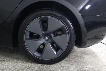 TESLA Model 3 Standard Range Plus Auto RWD 4dr