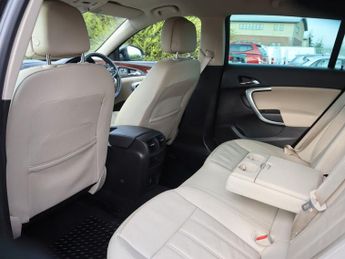 VAUXHALL INSIGNIA 2.0 CDTi Elite Nav Hatchback 5dr Diesel Auto Euro 6 (170 ps)