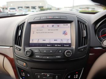 VAUXHALL INSIGNIA 2.0 CDTi Elite Nav Hatchback 5dr Diesel Auto Euro 6 (170 ps)