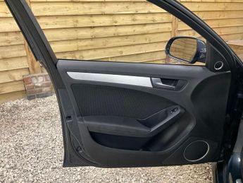 AUDI A4 AVANT 2.0 TDI S line Special Edition Estate 5dr Diesel Multitronic Eur