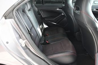 MERCEDES-BENZ CLA 2.1 CLA200d AMG Line Coupe 4dr Diesel 7G-DCT Euro 6 (s/s) (136 p