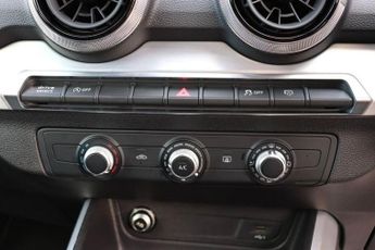 AUDI Q2 1.5 TFSI 35 BLACK EDITION 