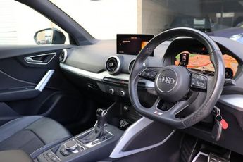 AUDI Q2 1.5 TFSI 35 BLACK EDITION 