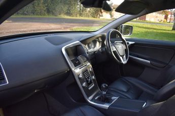 VOLVO XC60 2.4 D5 SE Lux Nav SUV 5dr Diesel Manual AWD Euro 5 (s/s) (215 ps
