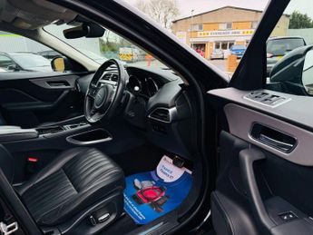 JAGUAR F-PACE 2.0 P250i Portfolio SUV 5dr Petrol Auto AWD Euro 6 (s/s) (250 ps