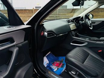 JAGUAR F-PACE 2.0 P250i Portfolio SUV 5dr Petrol Auto AWD Euro 6 (s/s) (250 ps