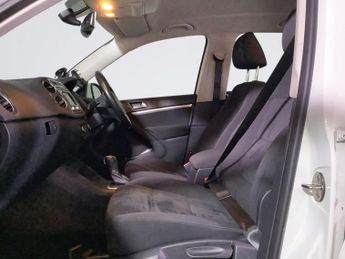 VOLKSWAGEN TIGUAN 2.0 TDI BlueMotion Tech Match SUV 5dr Diesel DSG 4WD Euro 5 (s/s