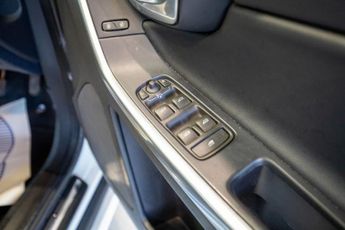 VOLVO XC60 2.4 D5 SE Lux Nav SUV 5dr Diesel Auto AWD Euro 6 (s/s) (220 ps)
