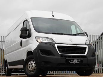 Peugeot Boxer 2.2 BlueHDi 335 Professional Premium + Panel Van 5dr Diesel Manu