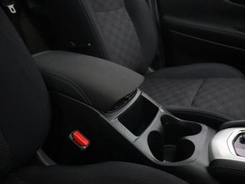 NISSAN QASHQAI 1.2 DIG-T N-Connecta SUV 5dr Petrol XTRON 2WD Euro 6 (s/s) (115 