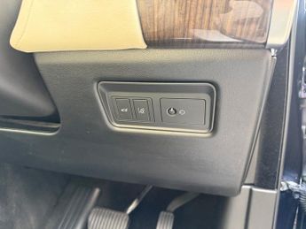 LAND ROVER RANGE ROVER SPORT 3.0 SD V6 HSE SUV 5dr Diesel Auto 4WD Euro 6-1 OWNER-FINISHED IN