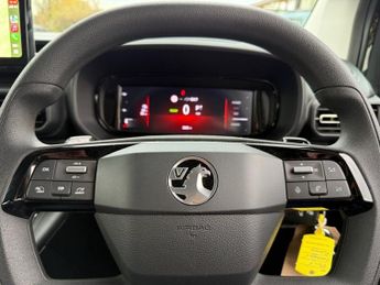 VAUXHALL Combo Life Electric 52kWh Design XL MPV 5dr Electric Auto (7.4kW Charger) (136 ps)