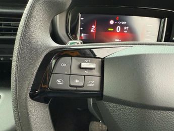 VAUXHALL Combo Life Electric 52kWh Design XL MPV 5dr Electric Auto (7.4kW Charger) (136 ps)