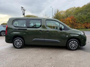 VAUXHALL Combo Life Electric 52kWh Design XL MPV 5dr Electric Auto (7.4kW Charger) (136 ps)