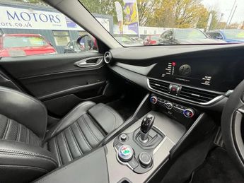 ALFA ROMEO GIULIA 2.0T Veloce Saloon 4dr Petrol Auto Euro 6 (s/s) (280 ps)