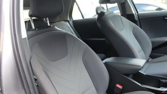 KIA NIRO 1.6h GDi 2 SUV 5dr Petrol Hybrid DCT Euro 6 (s/s) (139 bhp)