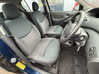 TOYOTA YARIS 1.3 VVT-i T Spirit Hatchback 5dr Petrol Automatic (150 g/km, 85 