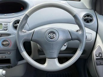 TOYOTA YARIS 1.3 VVT-i 16v CDX Hatchback 5dr Petrol Automatic (160 g/km, 85 b