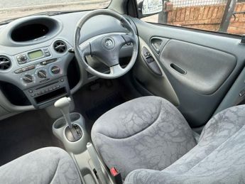 TOYOTA YARIS 1.3 VVT-i 16v CDX Hatchback 5dr Petrol Automatic (160 g/km, 85 b