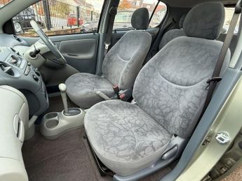 TOYOTA YARIS 1.3 VVT-i 16v CDX Hatchback 5dr Petrol Automatic (160 g/km, 85 b