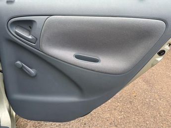 TOYOTA YARIS 1.3 VVT-i 16v CDX Hatchback 5dr Petrol Automatic (160 g/km, 85 b