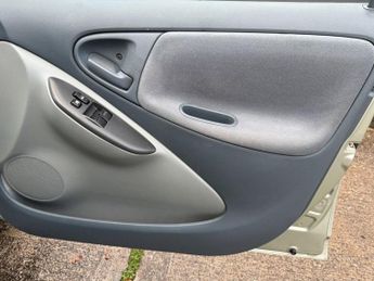 TOYOTA YARIS 1.3 VVT-i 16v CDX Hatchback 5dr Petrol Automatic (160 g/km, 85 b