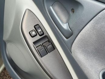 TOYOTA YARIS 1.3 VVT-i 16v CDX Hatchback 5dr Petrol Automatic (160 g/km, 85 b