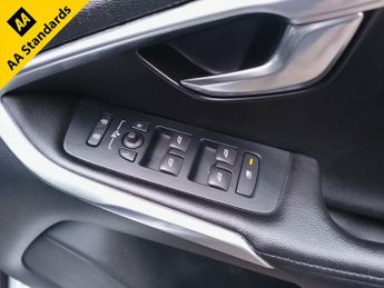 VOLVO V40 2.0 D2 Inscription Hatchback 5dr Diesel Auto Euro 6 (s/s) (120 p