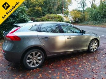 VOLVO V40 2.0 D2 Inscription Hatchback 5dr Diesel Auto Euro 6 (s/s) (120 p