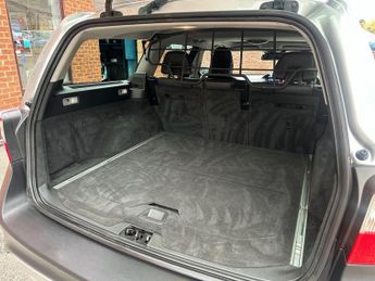 VOLVO XC70 2.4 D5 SE Lux Estate 5dr Diesel Geartronic AWD Euro 5 (215 ps)