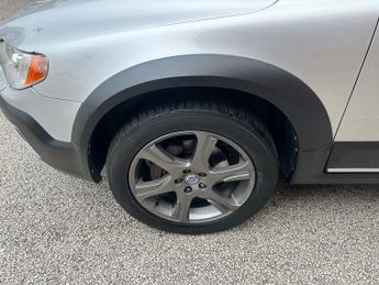 VOLVO XC70 2.4 D5 SE Lux Estate 5dr Diesel Geartronic AWD Euro 5 (215 ps)