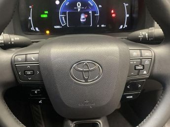 TOYOTA C-HR 1.8 VVT-h Icon SUV 5dr Petrol Hybrid CVT Euro 6 (s/s) (140 ps)