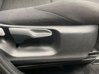 TOYOTA C-HR 1.8 VVT-h Icon SUV 5dr Petrol Hybrid CVT Euro 6 (s/s) (140 ps)