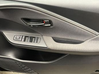 TOYOTA C-HR 1.8 VVT-h Icon SUV 5dr Petrol Hybrid CVT Euro 6 (s/s) (140 ps)