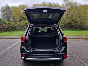 MITSUBISHI OUTLANDER 2.0h 12kWh Juro SUV 5dr Petrol Plug-in Hybrid CVT 4WD Euro 6 (s/