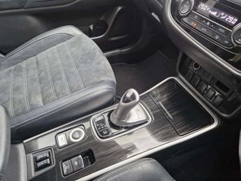 MITSUBISHI OUTLANDER 2.0h 12kWh Juro SUV 5dr Petrol Plug-in Hybrid CVT 4WD Euro 6 (s/