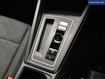 VOLKSWAGEN GOLF 1.5 eTSI MHEV Life Hatchback 5dr Petrol Hybrid DSG Euro 6 (s/s) 