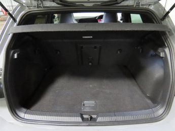 VOLKSWAGEN GOLF 1.5 eTSI MHEV R-Line Hatchback 5dr Petrol Hybrid DSG Euro 6 (s/s