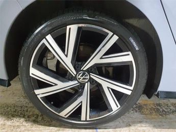 VOLKSWAGEN GOLF 1.5 eTSI MHEV R-Line Hatchback 5dr Petrol Hybrid DSG Euro 6 (s/s