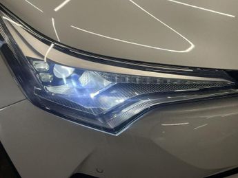 TOYOTA C-HR 1.8 VVT-h Dynamic SUV 5dr Petrol Hybrid CVT Euro 6 (s/s) (122 ps