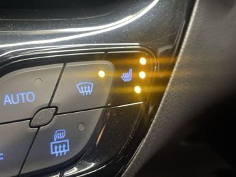 TOYOTA C-HR 1.8 VVT-h Dynamic SUV 5dr Petrol Hybrid CVT Euro 6 (s/s) (122 ps