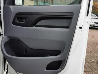 VAUXHALL VIVARO 1.5 Turbo D 2700 Sportive Panel Van 5dr Diesel Manual L1 H1 Euro